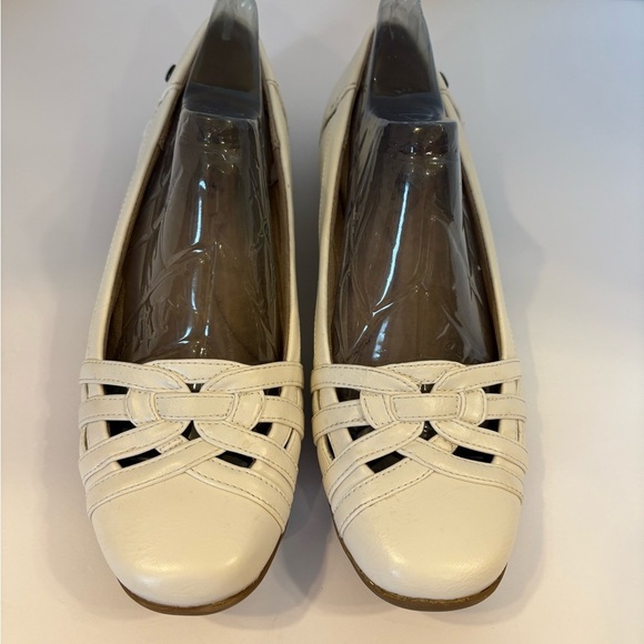 Life Stride Soft Systems white slide-on loafers size 7.5 M - Picture 10 of 10